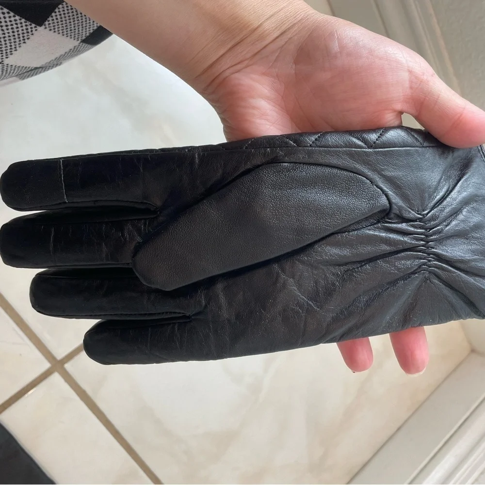 EUC Womens Michael Michael Kors 100 Percent Genuine Leather Gloves Black​​​​​​​